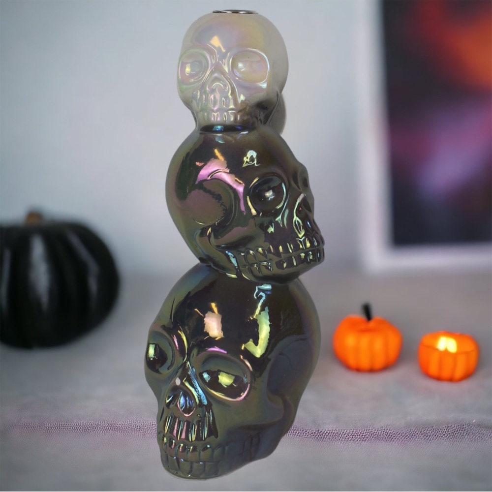 CERAMIC SKULL IRIDESENT CANDLE HOLDER GRAY & WHITE 3 STACKED HEADS VOTIVE CANDLE